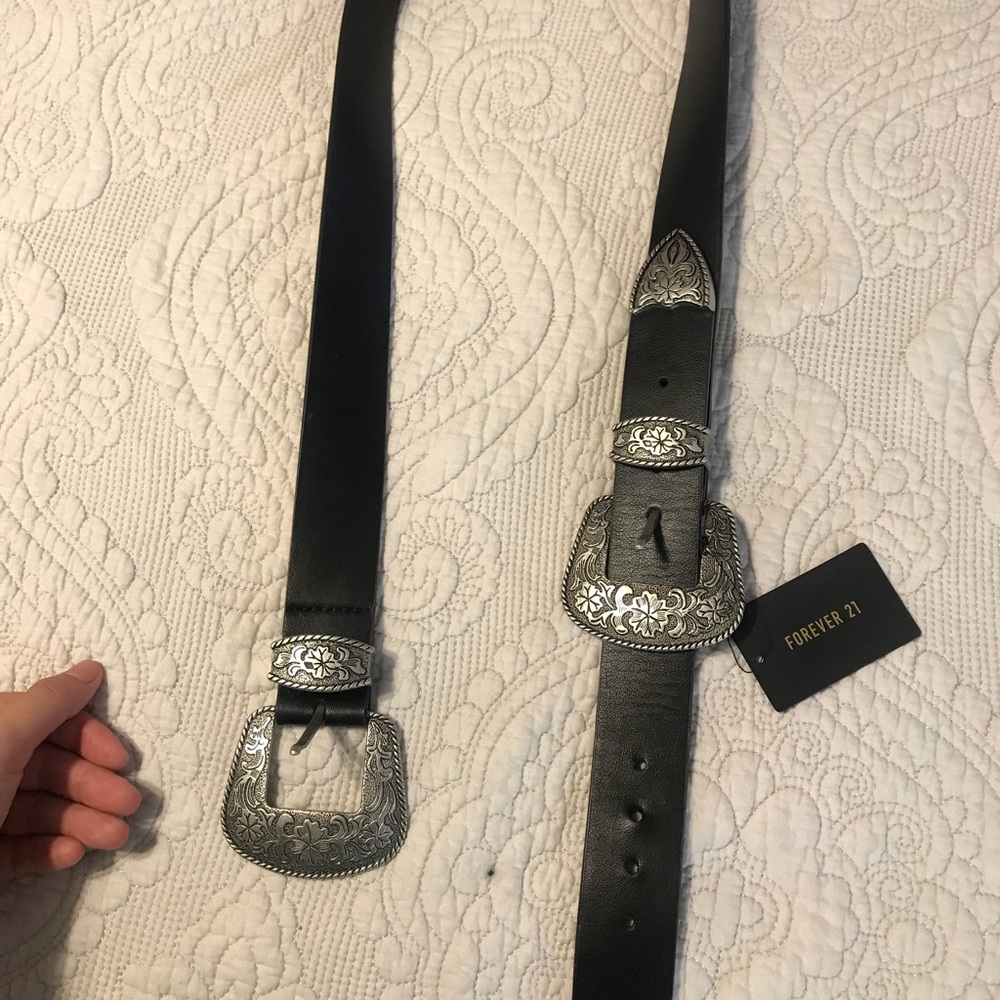BRAND NEW FOREVER 21 BELT